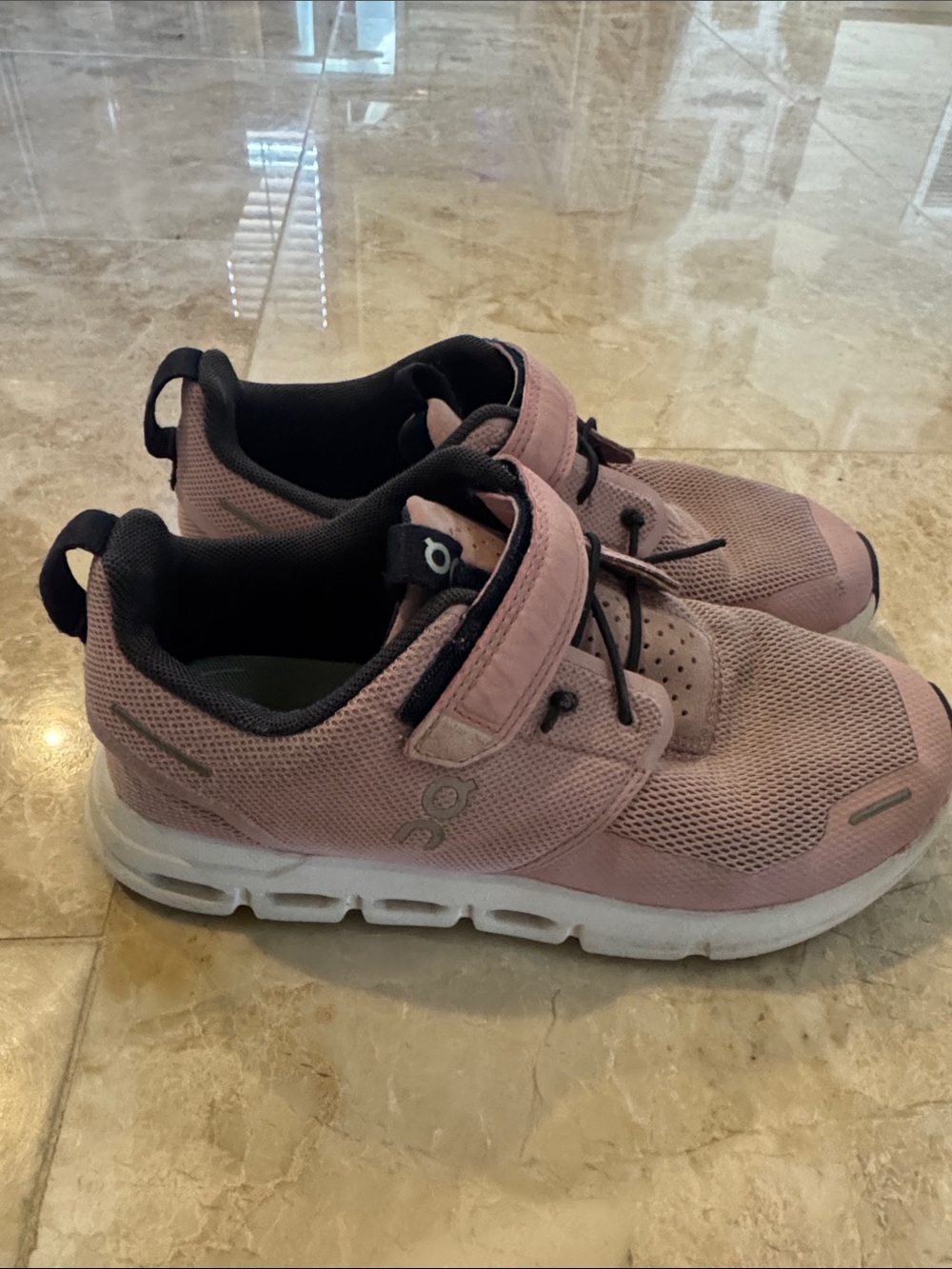 On Running Kids Pink Mesh Athletic Sneakers with Hook-and-Loop Strap